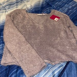 Cozy V-neck sweatshirt